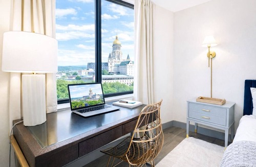 Downtown Hartford Apartment | XL Center Downtown Condo w/Onsite Parking and Gym