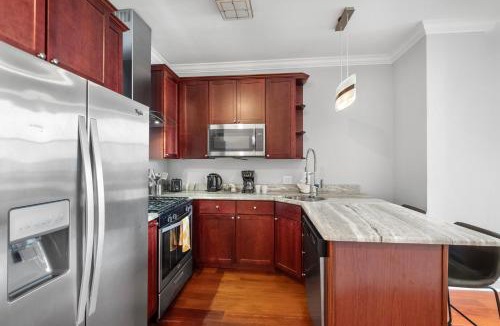 Olde Kensington Apartment | XL Studio - Modern Studio with Rooftop Pool