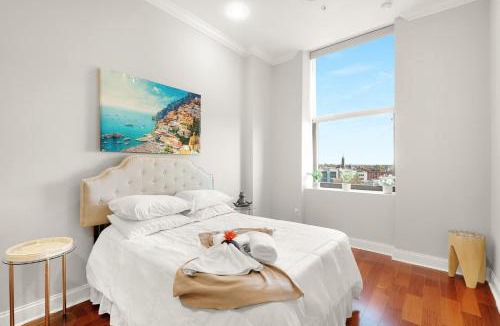 Olde Kensington Apartment | XL Studio - Studio with Pool & Scenic Rooftop