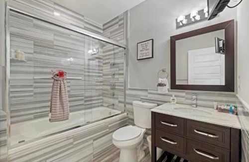 Olde Kensington Apartment | XL Studio - Studio with Pool & Scenic Rooftop