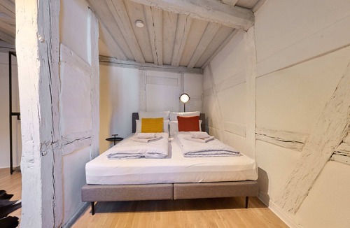Schwabach Apartment | Xzllenz auf 100qm #Modern#Balkon#Fachwerk#Netflix