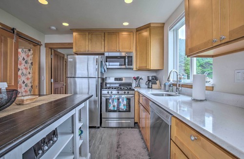 Yachats Apartment | Yachats Gem w/Private Beach Access, Views