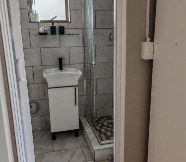 Edenvale Apartment | Yakhe spacious self catering accommodation