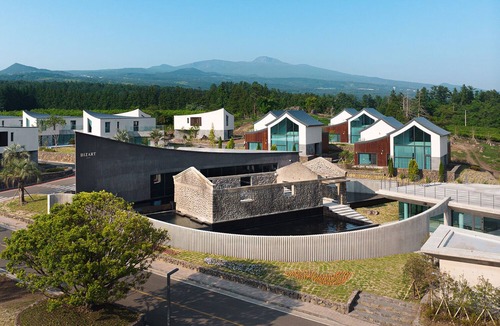 Jungmun House | Yakmaeul