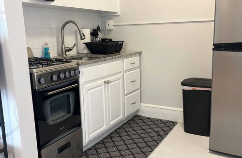 Dwight Apartment | Yale Proximity 2 min commute great for traveling professionals