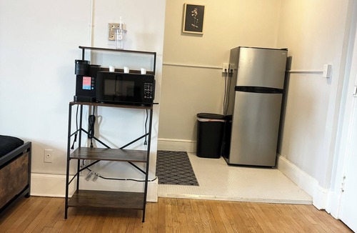 Dwight Apartment | Yale Proximity 2 min commute great for traveling professionals