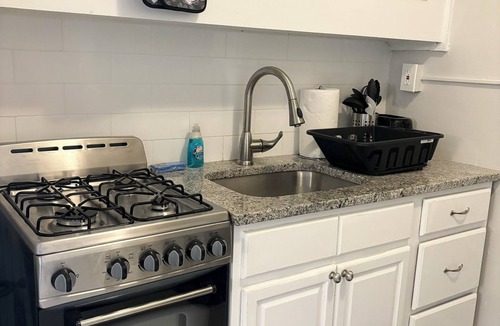 Dwight Apartment | Yale Proximity 2 min commute great for traveling professionals
