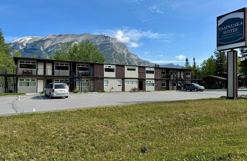 Dead Man's Flats Condo | Yam 23 - Upper Studio with King