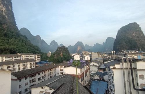 Yangshuo Hostel | Yangshuo How Flowers Hostel & Party Coliving Coworking Nomads