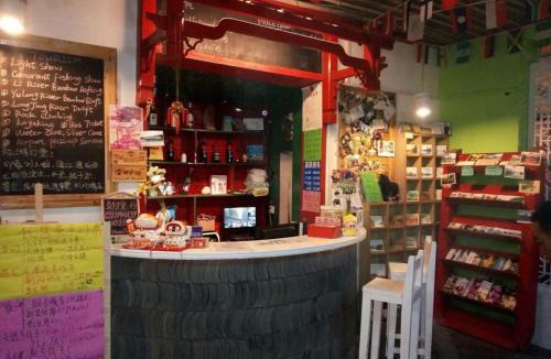 Yangshuo Hostel | Yangshuo How Flowers Hostel & Party Coliving Coworking Nomads