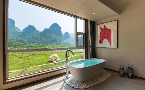 Yangshuo Hotel | Yangshuo One Thousand and One Courtyard Views B&B