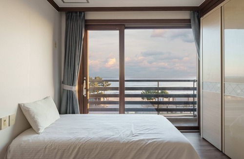 Sokcho House | Yangyang Haettuneonchangmoon Pension