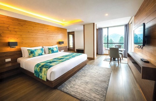 Darjeeling Resort | Yashshree Sanderling Mall Road