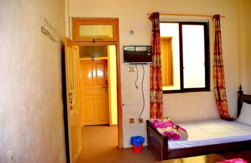 Gilgit Hotel | Yasin Holiday Hotel