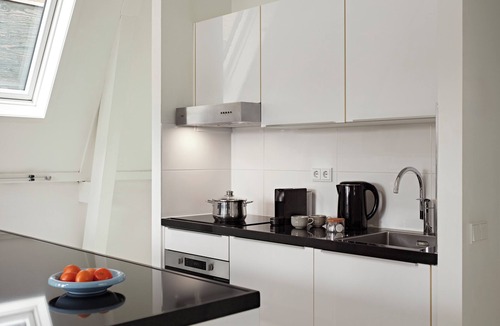 Spaarndammer en Zeeheldenbuurt Apartment | YAYS Amsterdam Salthouse Canal by Numa