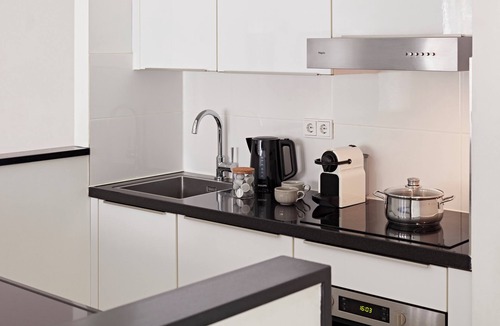 Spaarndammer en Zeeheldenbuurt Apartment | YAYS Amsterdam Salthouse Canal by Numa