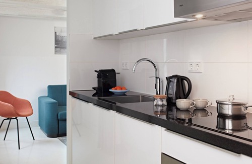 Spaarndammer en Zeeheldenbuurt Apartment | YAYS Amsterdam Salthouse Canal by Numa