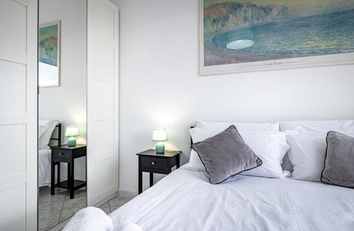 Coverciano Apartment | YD Bright 2 Bedrooms, Equipped Kitchen
