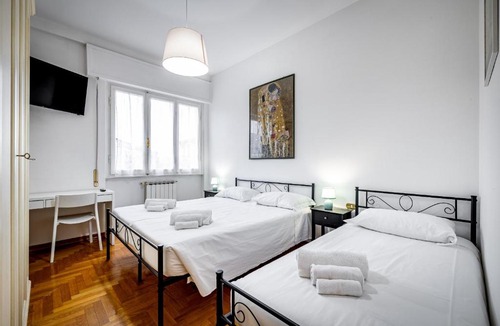 Coverciano Apartment | YD Bright 2 Bedrooms, Equipped Kitchen