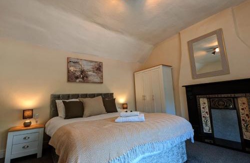 Oakamoor Hotel | Ye Olde Crown Hotel