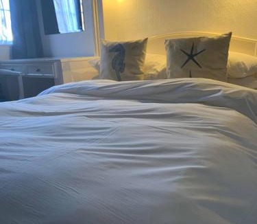 Burnham-on-Crouch Hotel | Ye Olde White Harte Hotel