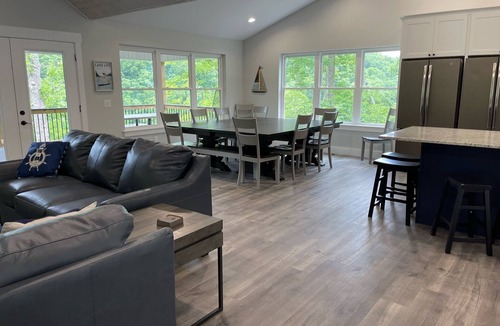 Lakeside Estates House | YEAH SPRING! Enjoy 15% discount on bookings made w/in 30 days of your stay!