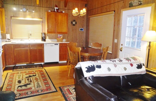 Roslyn Ridge Ski Chalet | Year Round Access Near Lake Cle Elum, Snowmobile In Winter, And Suncadia