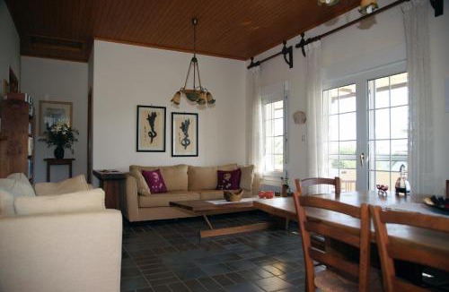 Pylos-Nestoras Villa | Year-Round Beachfront Bliss at Memi Beach, Koroni