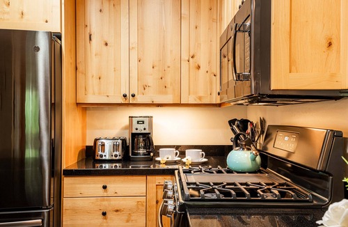 Deer Valley House | Year-Round Fun - Central Location, Private Hot Tub & 5-Min Walk to Free Shuttle!