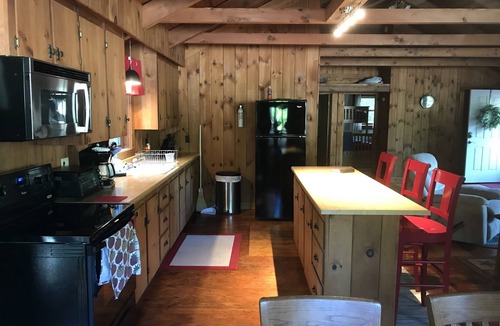 Middleton House | Year-Round Home with access to Beautiful Sunrise Lake, Beach, and Winter Fun!