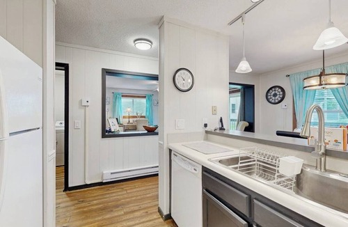 Banner Elk Apartment | Year-Round Mountain Fun | Pool, Sauna & Skiing | Dog-Friendly