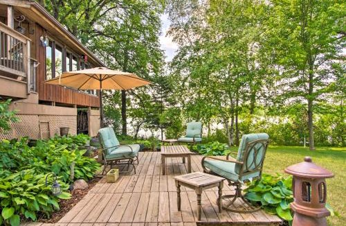 South Haven House | Year-Round Waterfront Getaway: Lake Access + Dock!