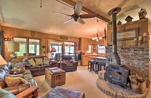 South Haven House | Year-Round Waterfront Getaway: Lake Access + Dock!