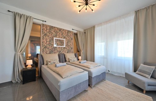 Schafhof Apartment | Yello Homes - Luxus Loft für bis zu 7 Personen nähe Airport & Messe, Tischfußball & Whirlpool