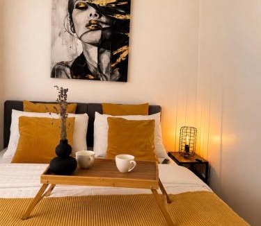 Floresti Apartment | Yellow Apartment
