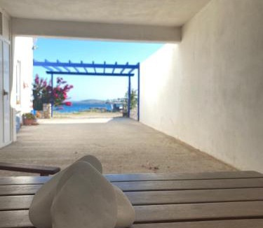 Logaras House | Yellow Beach House