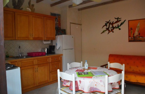 Silver Sands Apartment | Yellow Bird Apartment in Blue Ocean Cottage in Silver Sands
