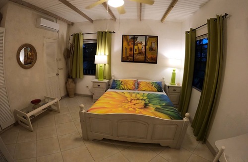 Silver Sands Hotel | Yellow Bird Apartment