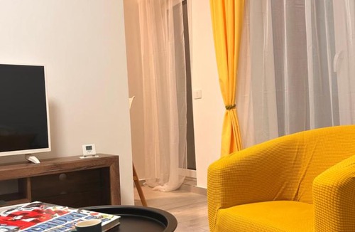Copou Apartment | Yellow Dawn Modern Flat in Quiet Area with Garage Parking and Self Check-In