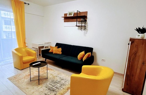 Copou Apartment | Yellow Dawn Modern Flat in Quiet Area with Garage Parking and Self Check-In