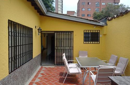 La America Hostel | Yellow House Hostel