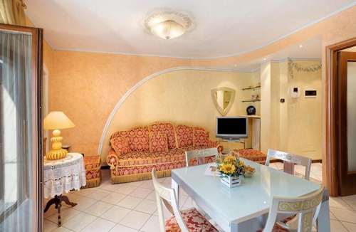 Omegna Apartment | Yellow House