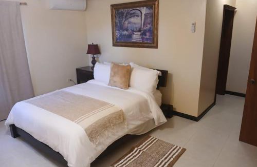Estate Fortuna Hill Apartment | Yellow Leaf Suite