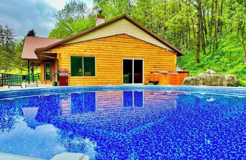 Linton Cabin | Yellow River Lodge 6-bedroom cabin w/Pool & Hot Tub & Pool Table