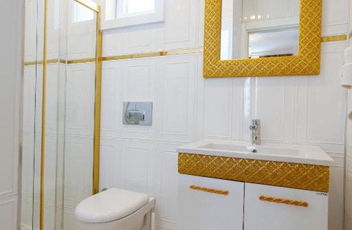 Tasbuku Villa | Yellow Villa