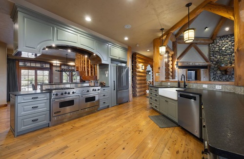 Walla Walla House | Yellowhawk Resort Main House, luxury lodging in the heart of Wine Country.n