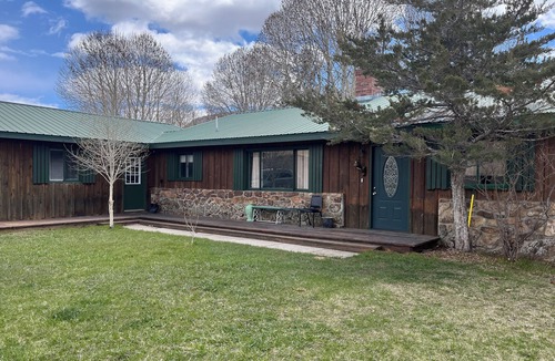 Cody House | YELLOWSTONE EXECUTIVE RIVER RETREAT