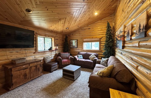 Island Park Cabin | Yellowstone Lodge for Groups | Sleeps 26 | Hot Tub, Game & Billiards