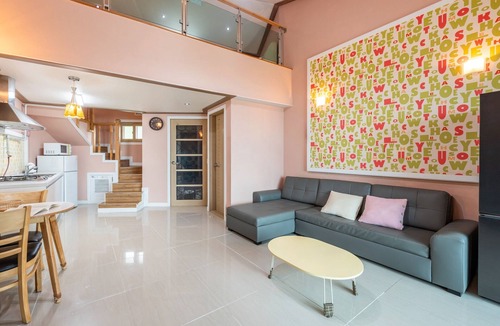 Dolsan-eup House | Yeosu Falling in Blue Ocean View Pension