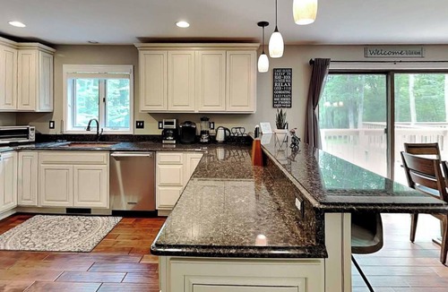 Blakeslee Cottage | Yes Deer by Taylor Made Deep Creek